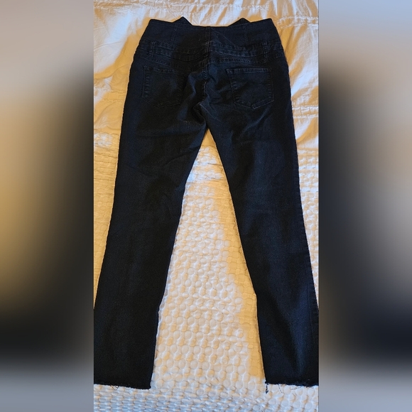 Stylish Black High Waited Skinny Jeans - Picture 4 of 4